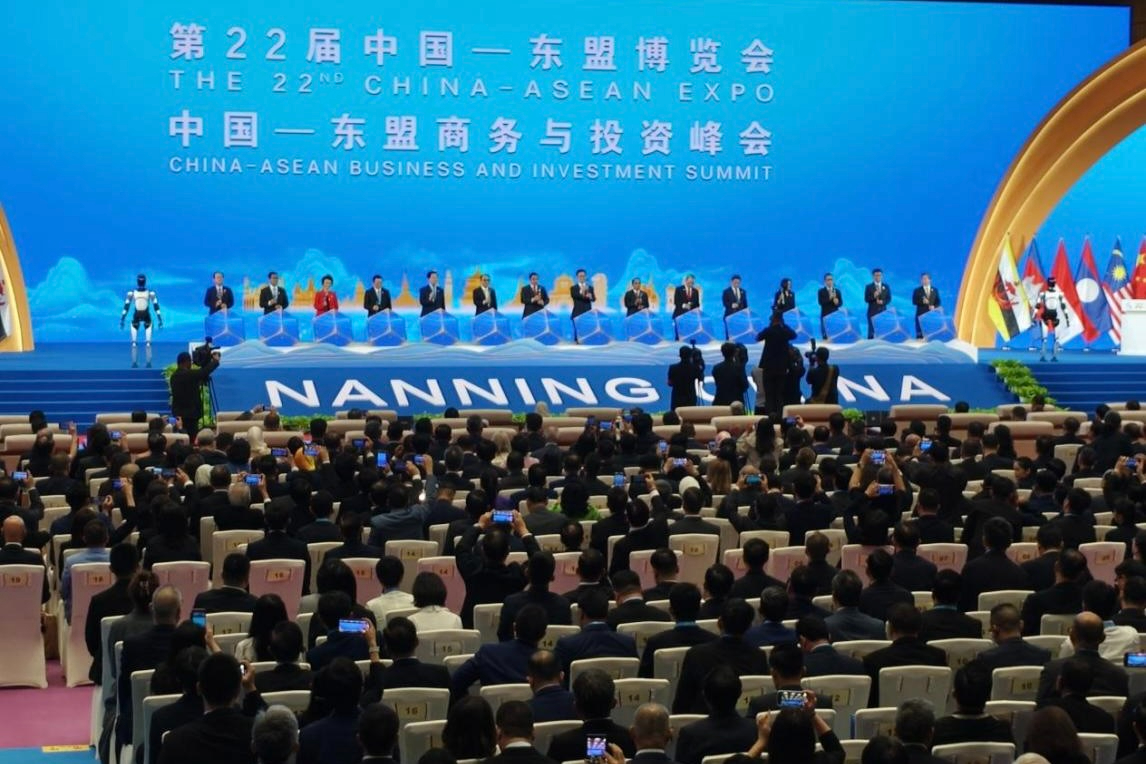 头号玩家官网机器人闪耀中国-东盟博览会，以具身智能助力国际盛会